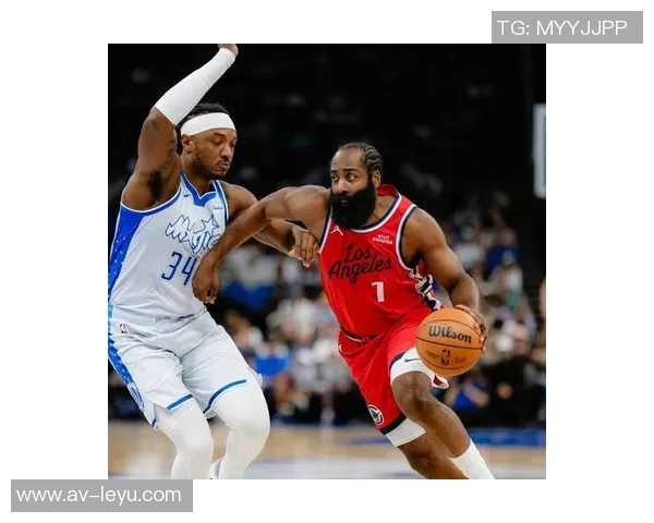 快船半场领先鹈鹕8分哈登贡献16分6助攻祖巴茨与普尔各得14分 快船半场领先鹈鹕8分哈登贡献16分6助攻祖巴茨与普尔各得14分